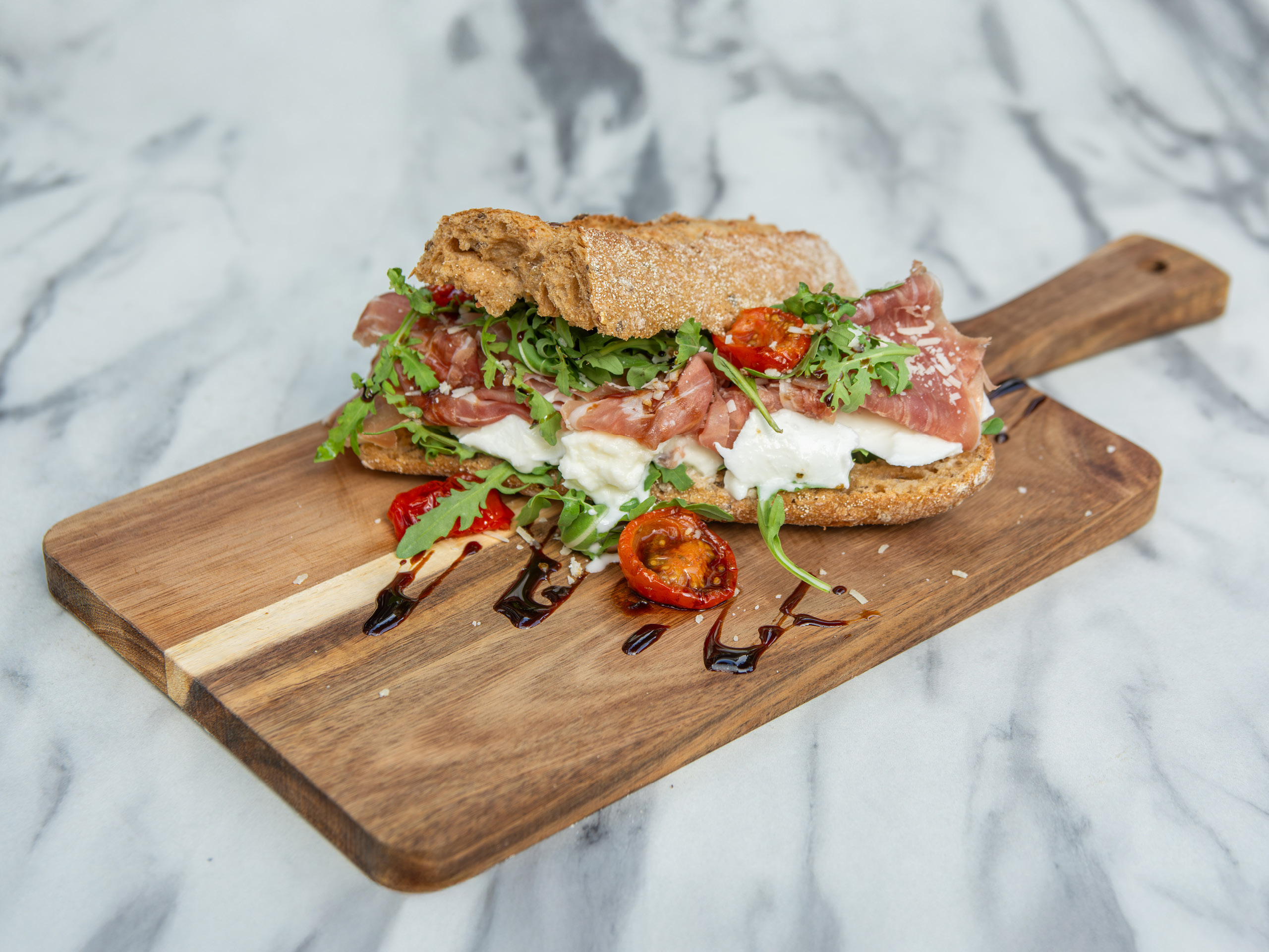 Broodje mozzarella parmaham